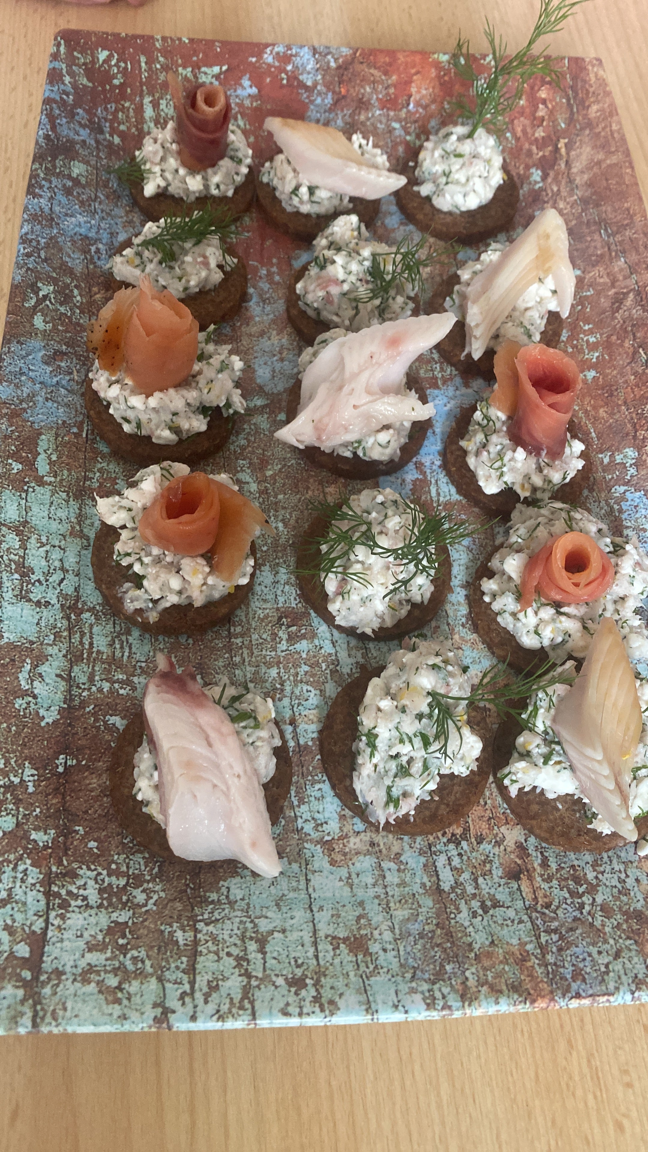 Frischkäseaufstrich mit geräucherter Forelle – Arnsberger-Wald Forelle Frischkäseaufstrich mit geräucherter Forelle – Arnsberger-Wald Forelle